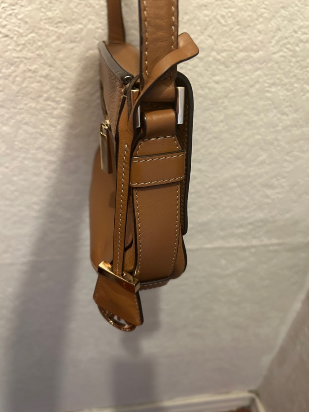 Classic Tan Crossbody Women's Bag - Minimal Saddle Design - Picture 4 of 6